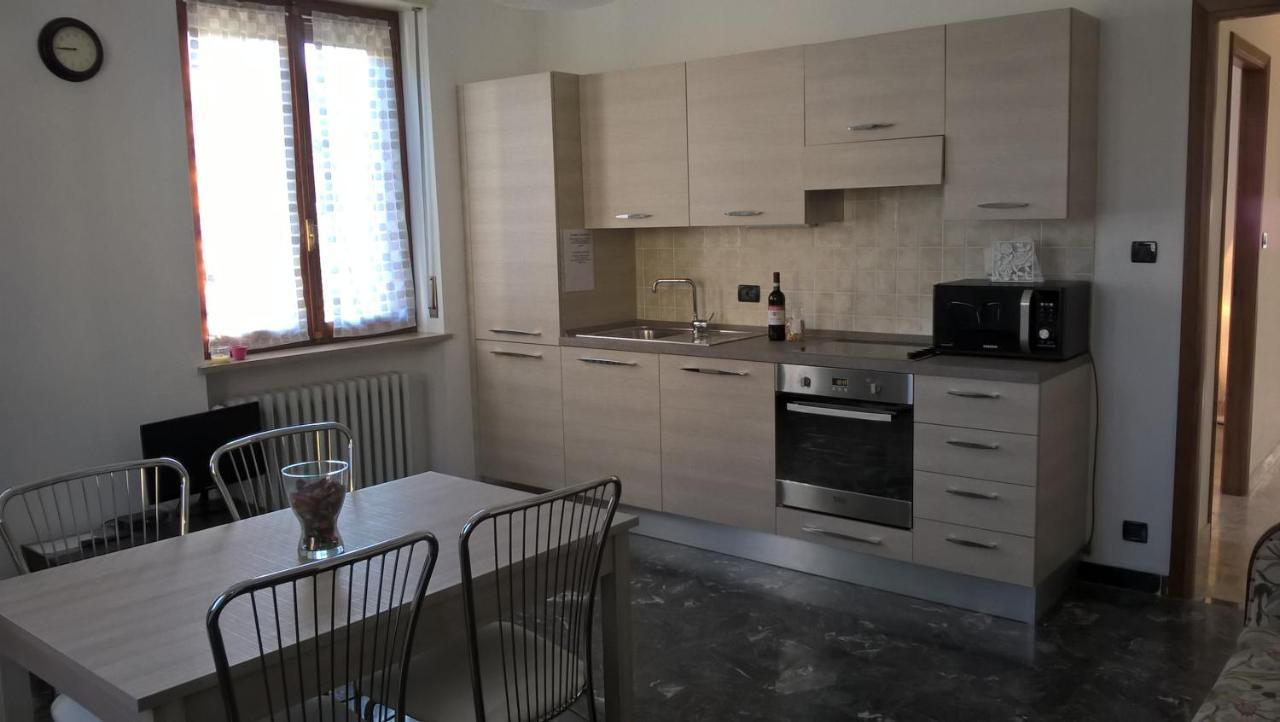 Casa Nebieu In Edificio Indipendente Nel Centro Di Monforte Monforte dʼAlba Extérieur photo