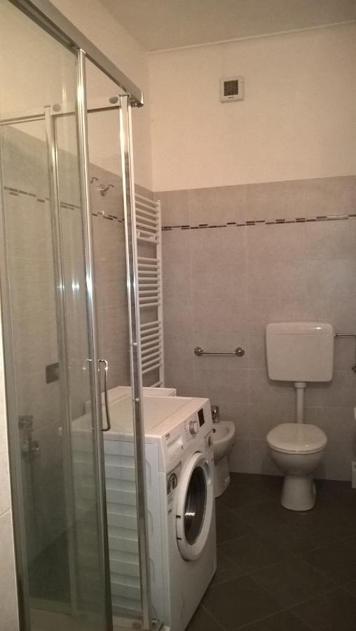 Casa Nebieu In Edificio Indipendente Nel Centro Di Monforte Monforte dʼAlba Extérieur photo