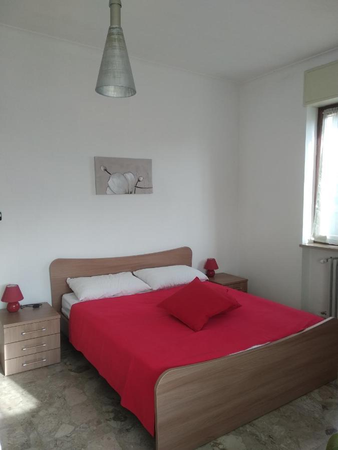 Casa Nebieu In Edificio Indipendente Nel Centro Di Monforte Monforte dʼAlba Extérieur photo