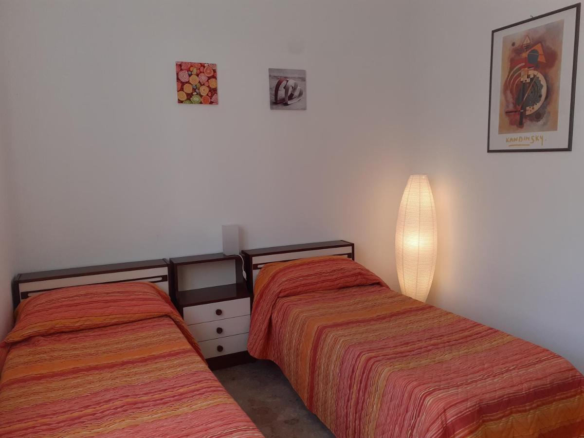 Casa Nebieu In Edificio Indipendente Nel Centro Di Monforte Monforte dʼAlba Extérieur photo